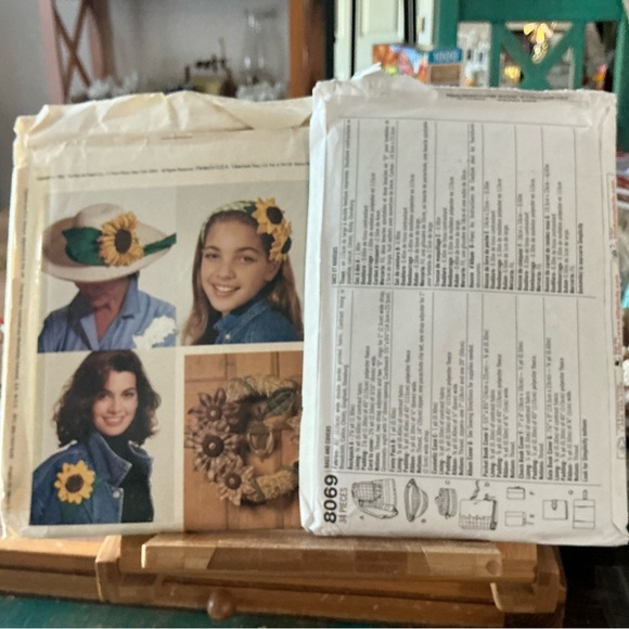 2 Patterns Crafts, Never Cut! McCalls P433 & Simplicity 8069 - Picture 2 of 3